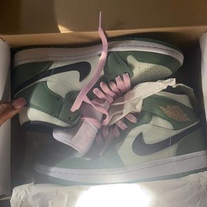 Air Jordan size 7 in women